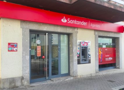 Banco Santander (Izarra)-min